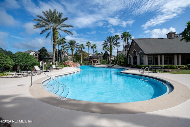 view of swimming pool featuring a patio