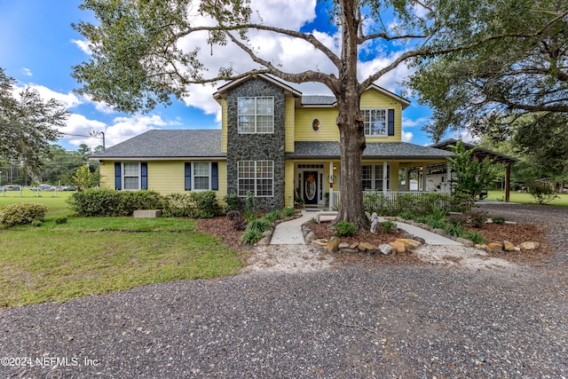 view of front of property featuring a porch and a front yard