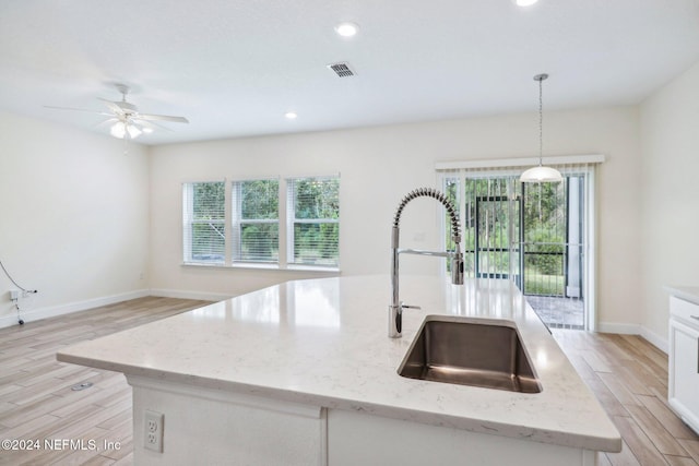270 Clifton Bay Lp, Saint Johns, FL 32259 - kitchen with a ceiling fan, an island with sink, a sink, light wood-type flooring, and visible vents