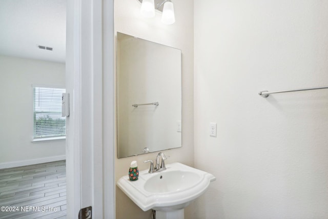 270 Clifton Bay Lp, Saint Johns, FL 32259 - bathroom featuring a sink, baseboards, visible vents, and wood finished floors