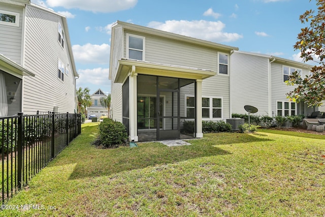 270 Clifton Bay Lp, Saint Johns, FL 32259 - rear view of property with a yard, cooling unit, a sunroom, and fence