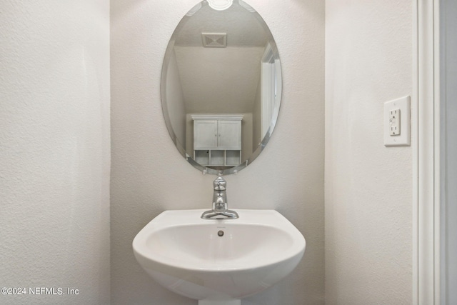 bathroom featuring sink