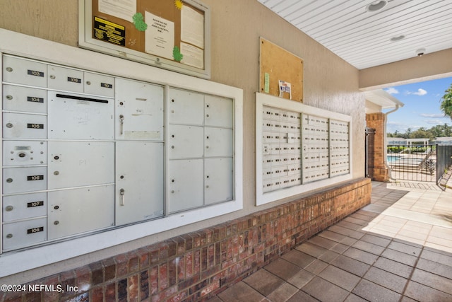 view of property's community featuring mail boxes