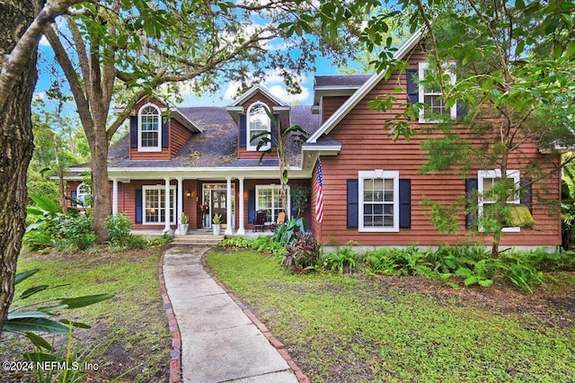 view of front of property featuring a porch and a front yard