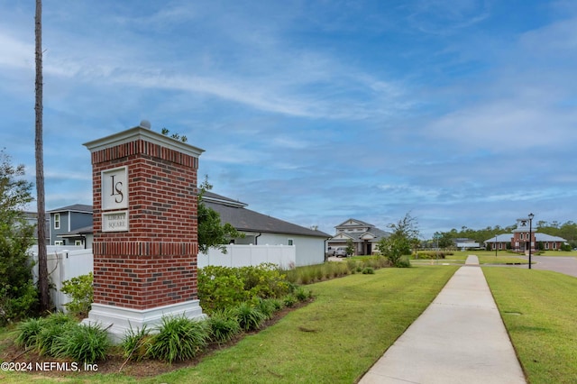 view of property's community featuring a yard