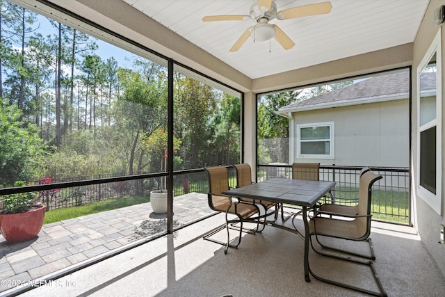 sunroom / solarium with ceiling fan