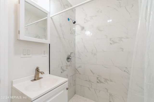 bathroom with a shower with curtain and vanity