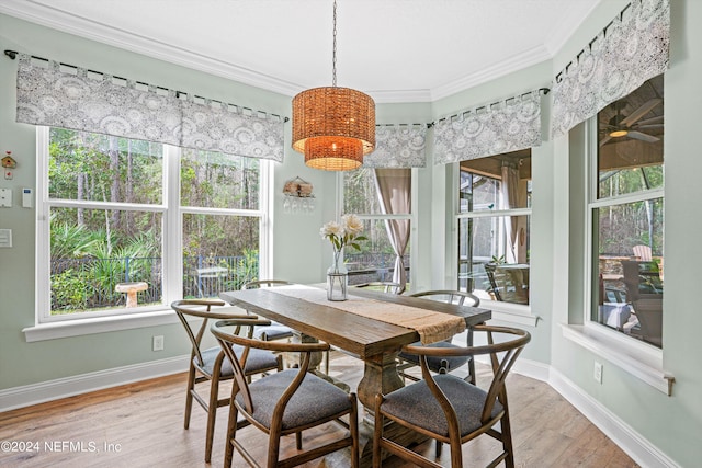 dining room featuring light hardwood / wood-style flooring and crown molding