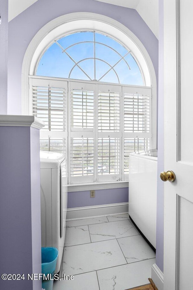 laundry room featuring a healthy amount of sunlight and independent washer and dryer