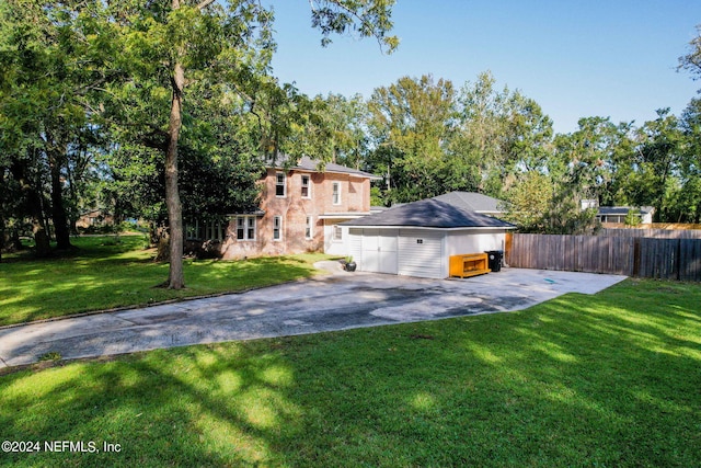 view of front of property featuring driveway, fence, and a front yard