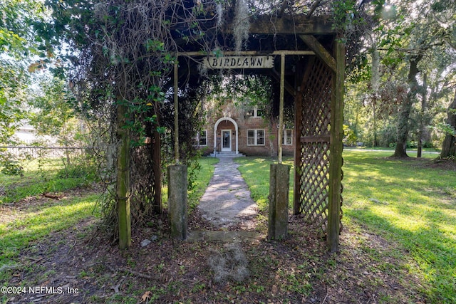 view of front of house featuring a front yard and fence