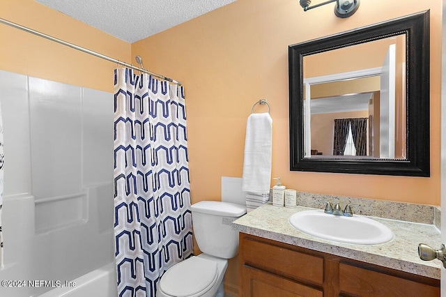 full bathroom featuring a textured ceiling, shower / tub combo, vanity, and toilet