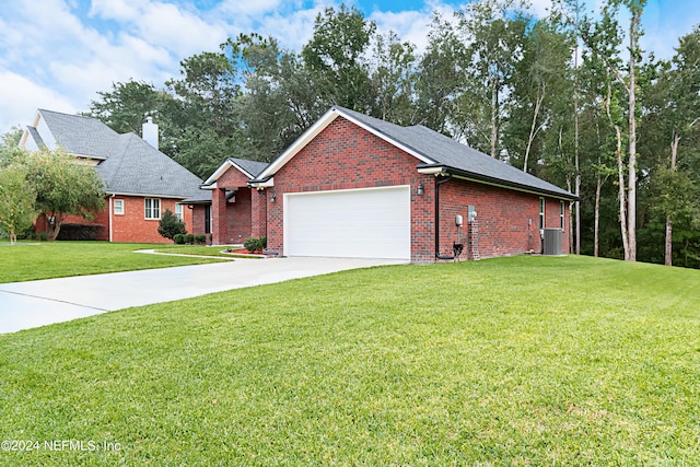 view of front of property featuring a front yard and a garage