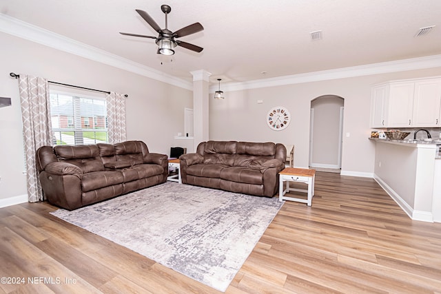 living room featuring crown molding, light hardwood / wood-style floors, and ceiling fan