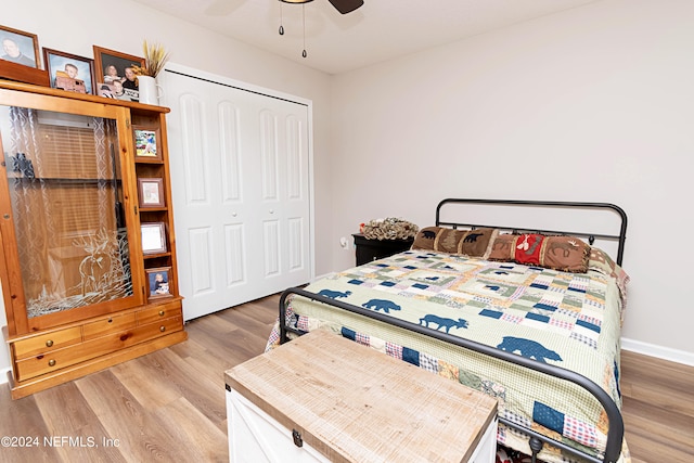 bedroom featuring a closet, light hardwood / wood-style floors, and ceiling fan