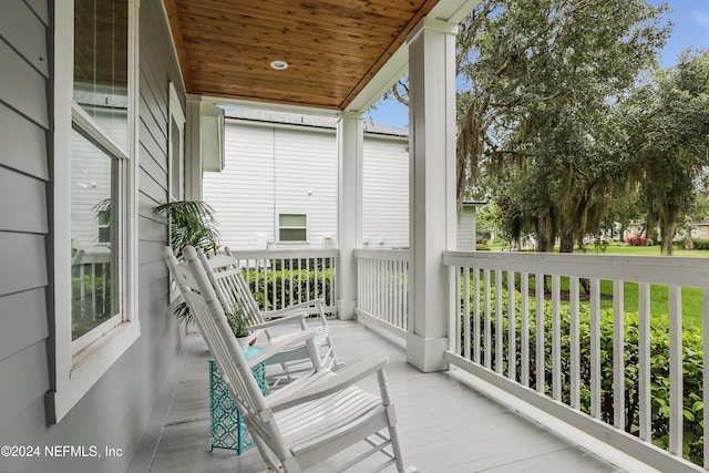 balcony featuring covered porch