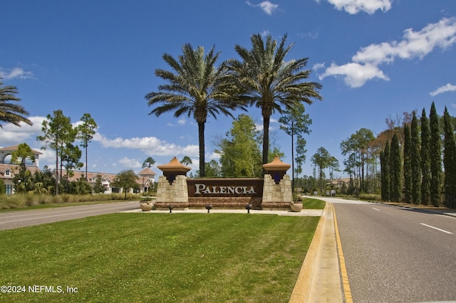 community / neighborhood sign featuring a yard