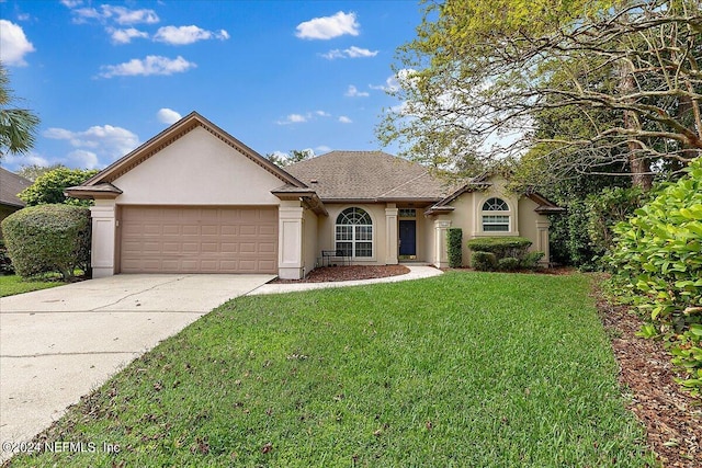 view of front of home featuring a front yard and a garage