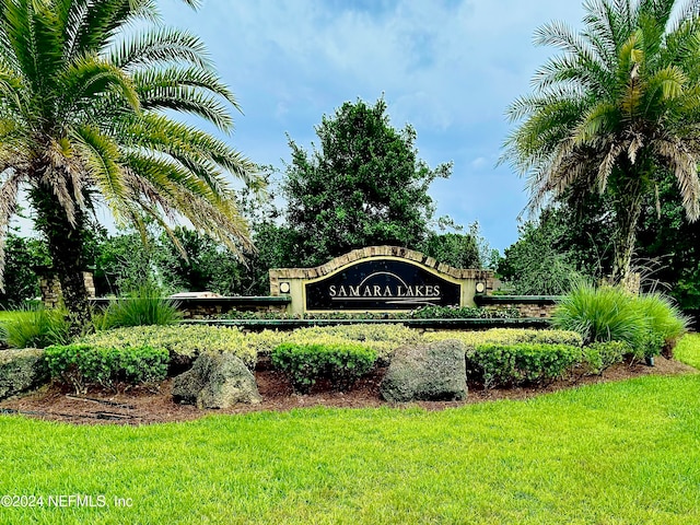 community / neighborhood sign with a yard