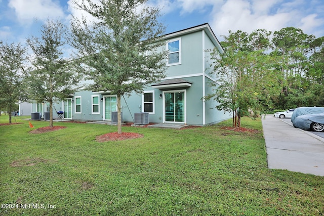 view of front facade featuring a front yard and central AC