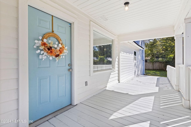 doorway to property with covered porch