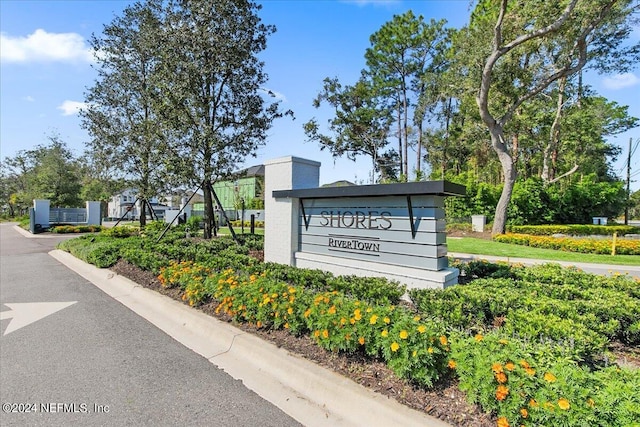 view of community / neighborhood sign