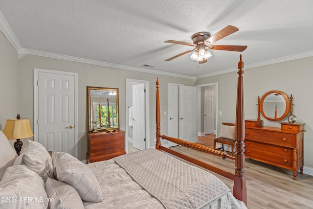 bedroom with light hardwood / wood-style floors, crown molding, a textured ceiling, and ceiling fan