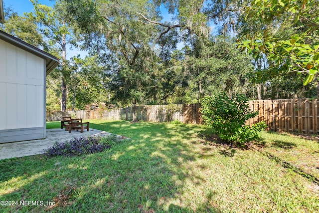 view of yard with a patio area