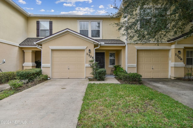 view of front of house featuring a front yard