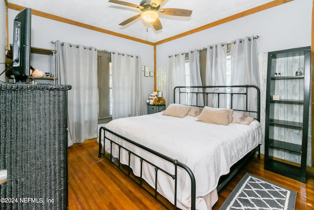 bedroom featuring crown molding, dark hardwood / wood-style floors, and ceiling fan