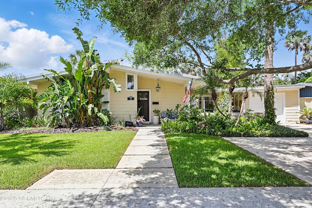view of front of house with a front yard