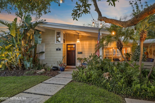 view of front of property with a front yard