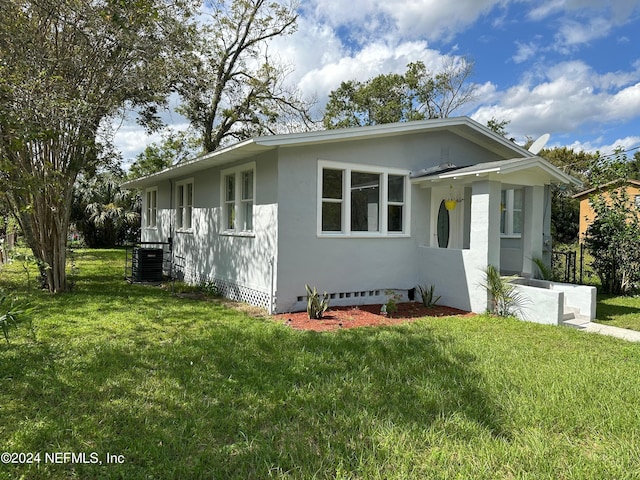 view of front of home featuring a front lawn and central air condition unit