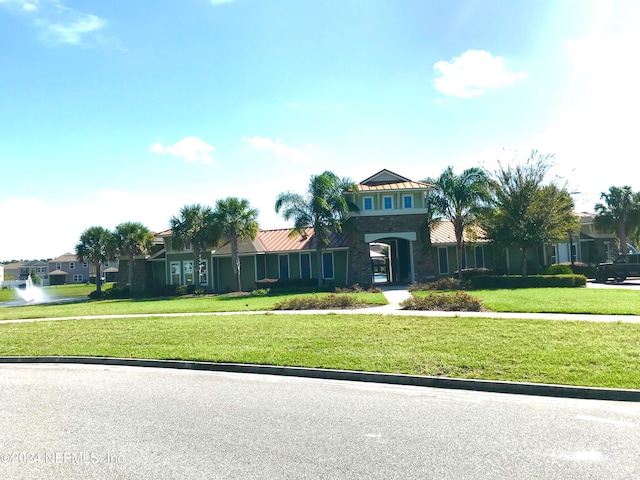 view of front facade featuring a front lawn