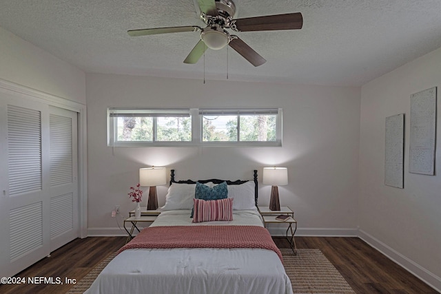 bedroom featuring a closet, ceiling fan, a textured ceiling, and dark hardwood / wood-style floors