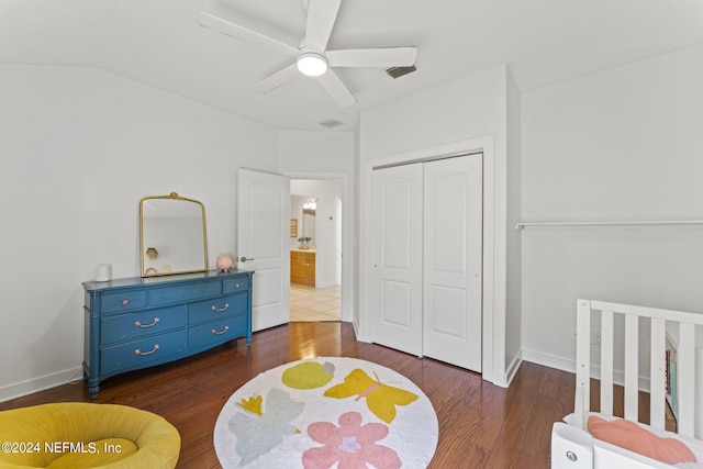 bedroom with dark wood-style floors, a closet, a ceiling fan, and baseboards