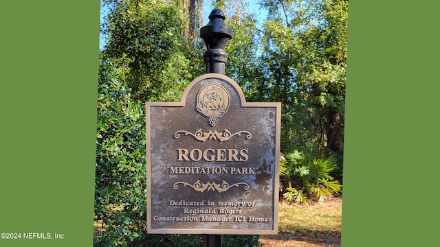 view of community / neighborhood sign