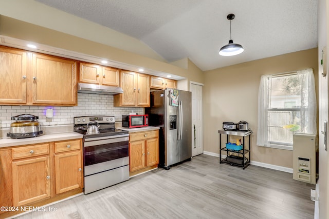 kitchen featuring lofted ceiling, decorative backsplash, stainless steel appliances, pendant lighting, and light hardwood / wood-style flooring