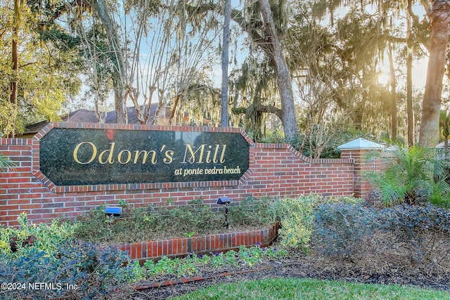 view of community / neighborhood sign