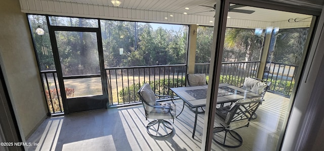 sunroom / solarium featuring ceiling fan