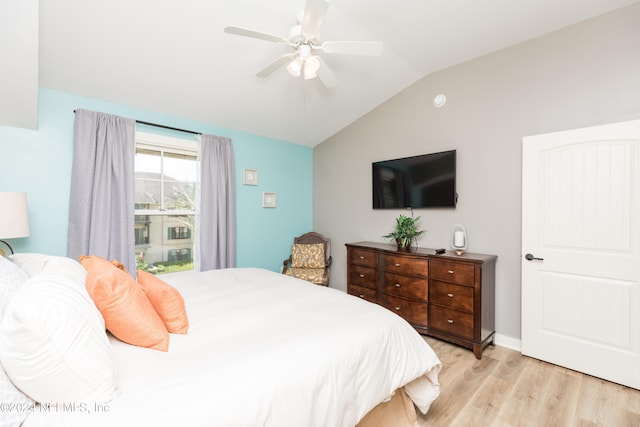 bedroom featuring light hardwood / wood-style floors, lofted ceiling, and ceiling fan