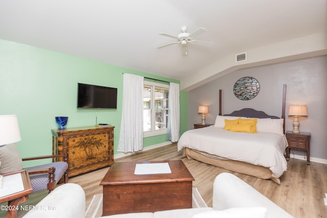 bedroom featuring light hardwood / wood-style flooring, lofted ceiling, and ceiling fan