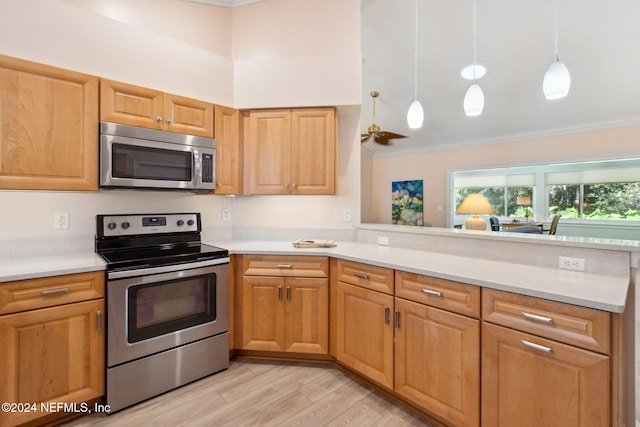 kitchen with light hardwood / wood-style flooring, kitchen peninsula, stainless steel appliances, crown molding, and pendant lighting