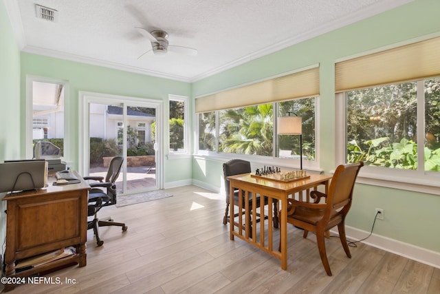 sunroom / solarium with ceiling fan