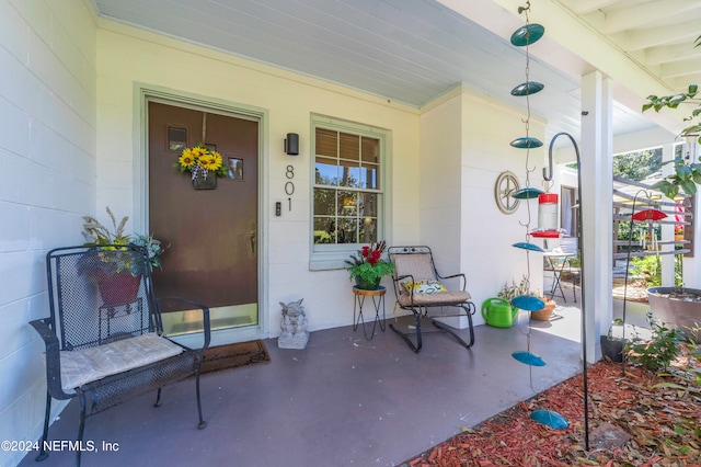 entrance to property featuring covered porch