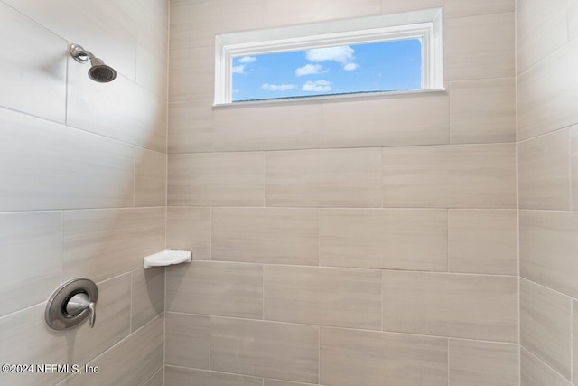 bathroom featuring tiled shower