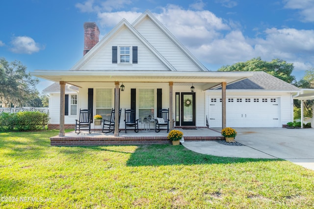 farmhouse-style home featuring a garage, a front yard, and covered porch