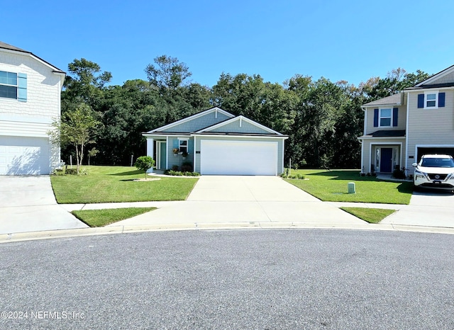 view of front facade featuring a front yard and a garage