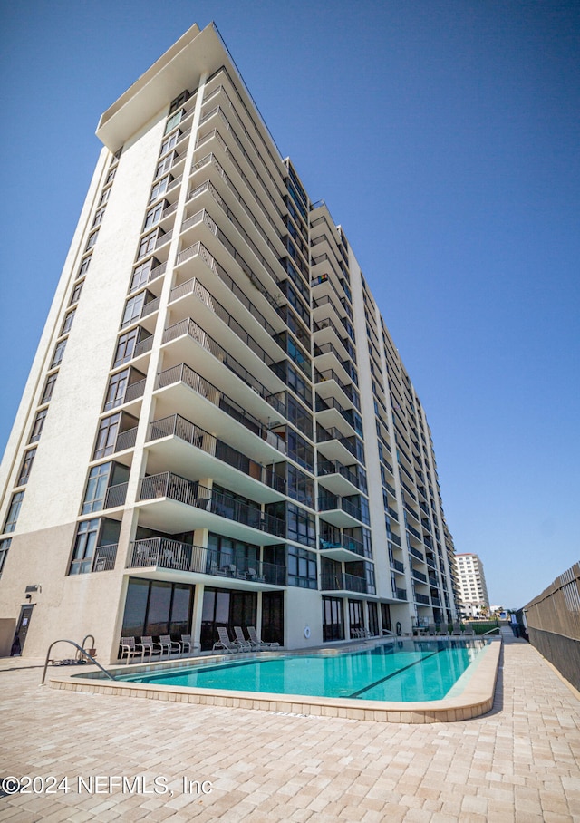 view of swimming pool