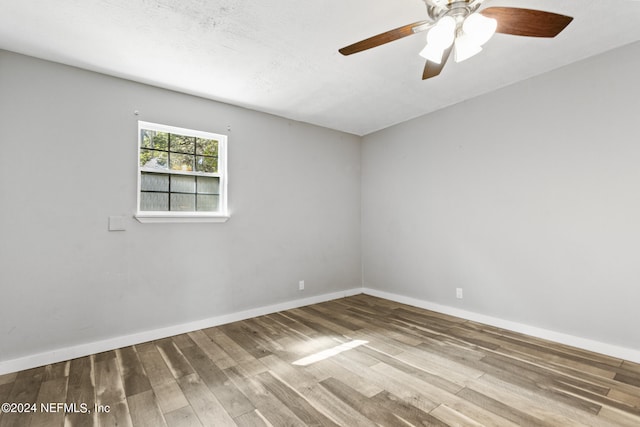 unfurnished room with wood-type flooring and ceiling fan